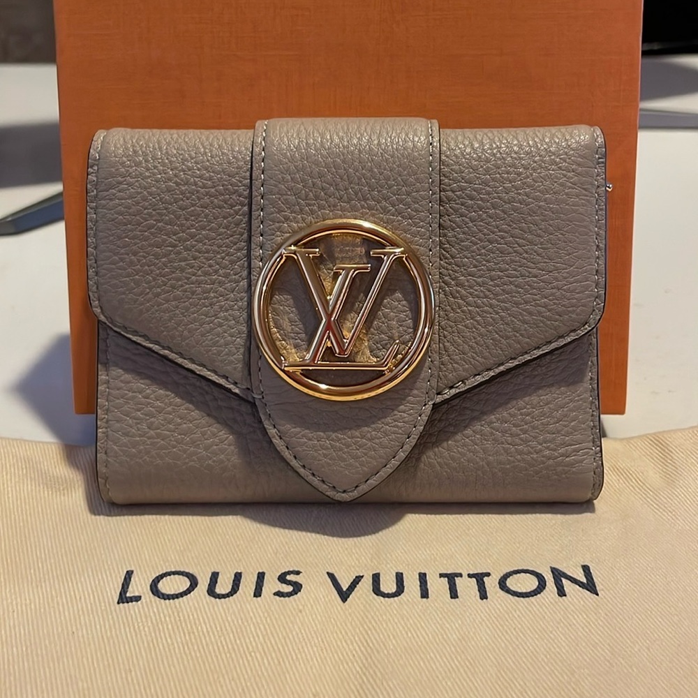 EUC Louis Vuitton Grained calfskin Pont Neuf Trifold Compact wallet Gris
